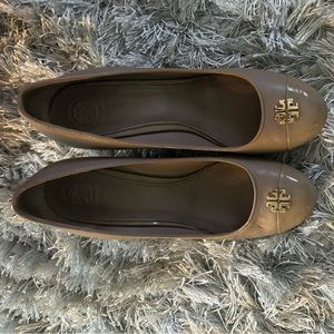 Size 8 Tory Burch Tan wedges. Super cute and great for business in good cond.